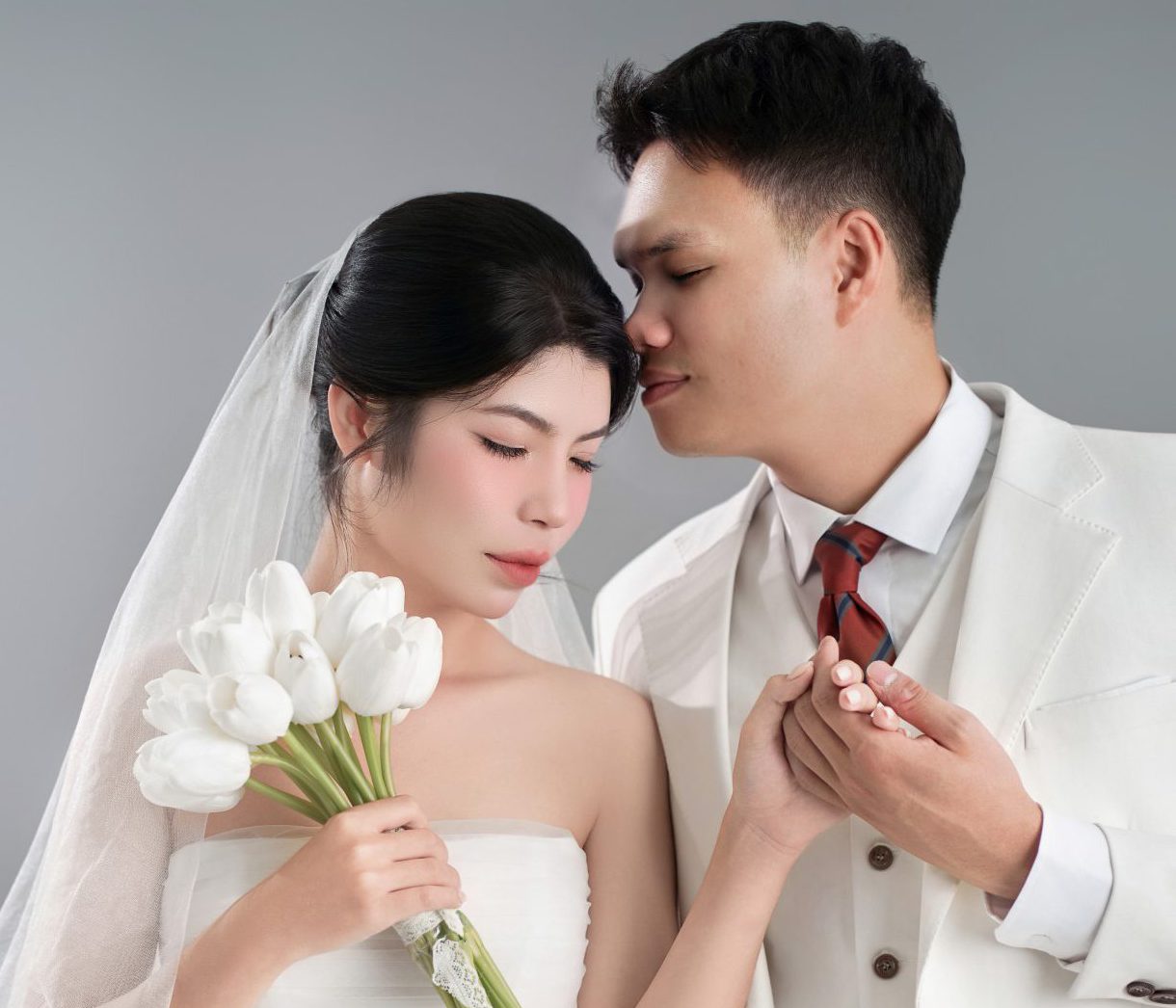 Huy Hiệu – Thùy Linh